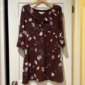 Maroon floral 3/4 sleeve dress.